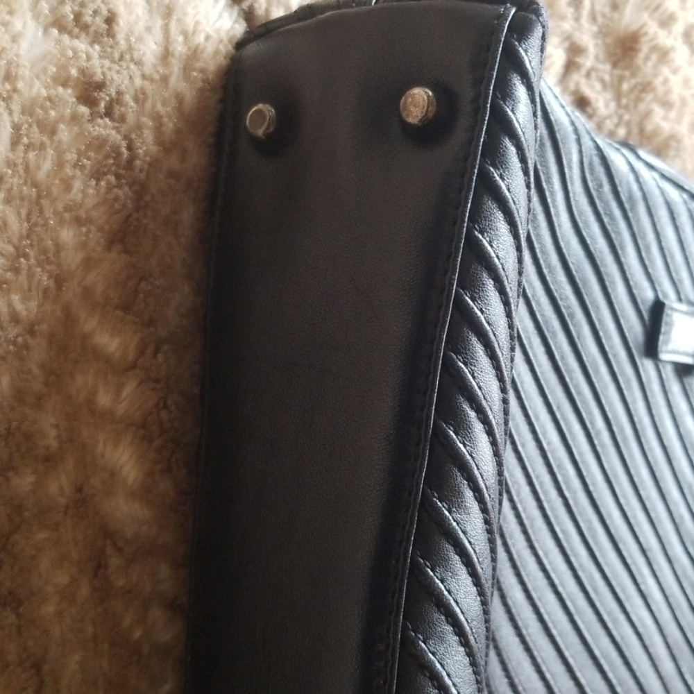 St.John knits Black  Italian leather purse - Picture 8 of 8